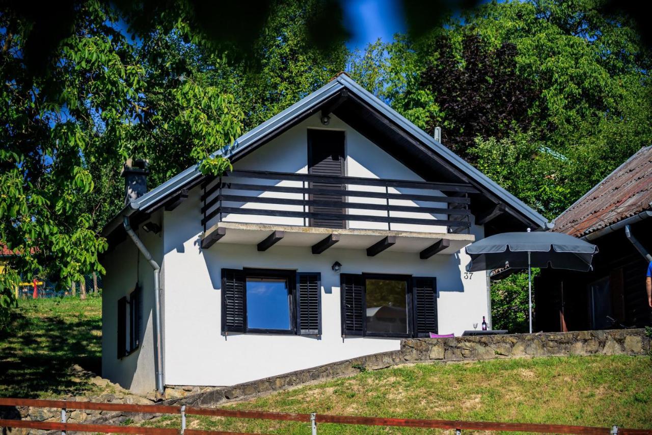 Kuca Za Odmor, Ferienhaus, Holiday Home Rugas Orahovica Exteriér fotografie