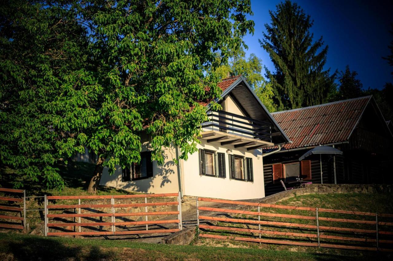 Kuca Za Odmor, Ferienhaus, Holiday Home Rugas Orahovica Exteriér fotografie